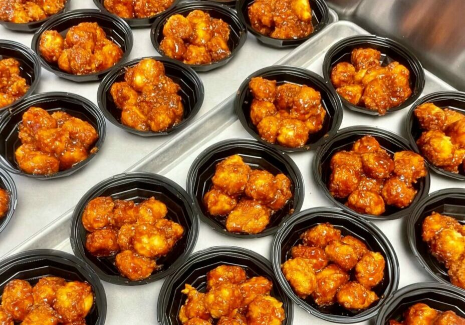 Honey-BBQ Boneless Wings in cups.